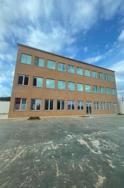 CAPANNONE IN AFFITTO 600M2+CORTILE 2400 EURO KOMBINAT
