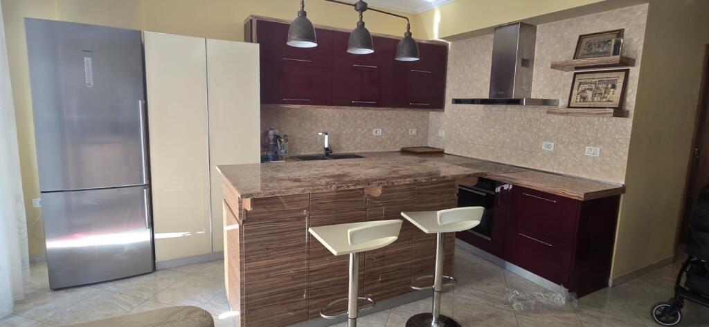 🏡 Jepet me Qira Apartament  3+1 – Totalisht i Mobiluar