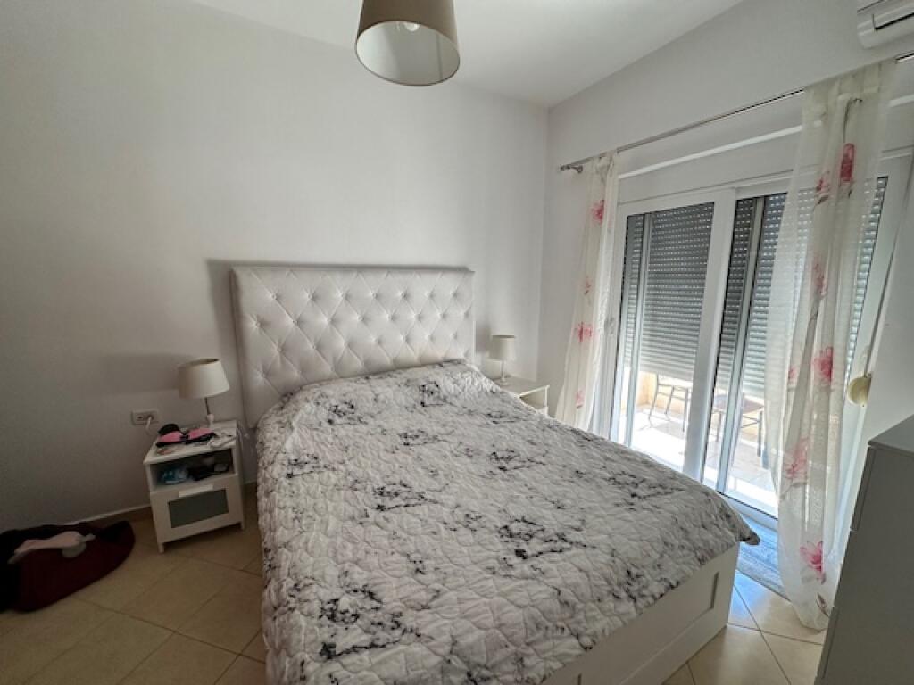 Shitet Apartament 2+1 me pamje nga deti ne Sarande