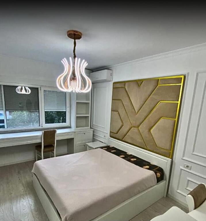Jepet me qira apartament 2+1+2 Ambasada Amerikane !
