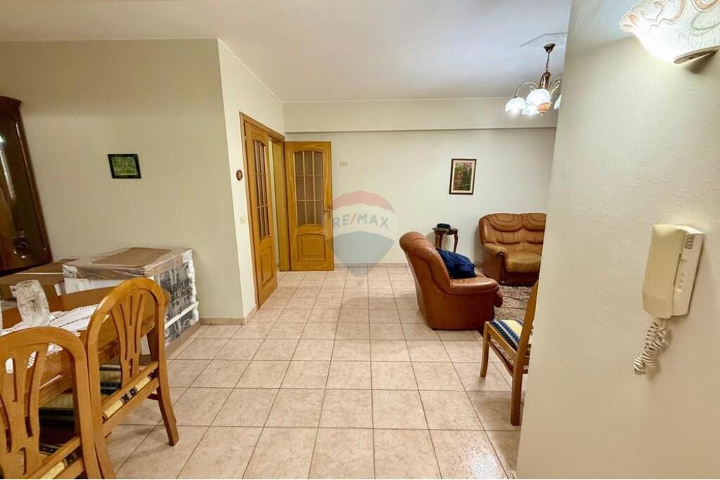 APARTAMENT 2+1 PËR QIRA NE BLLOK !