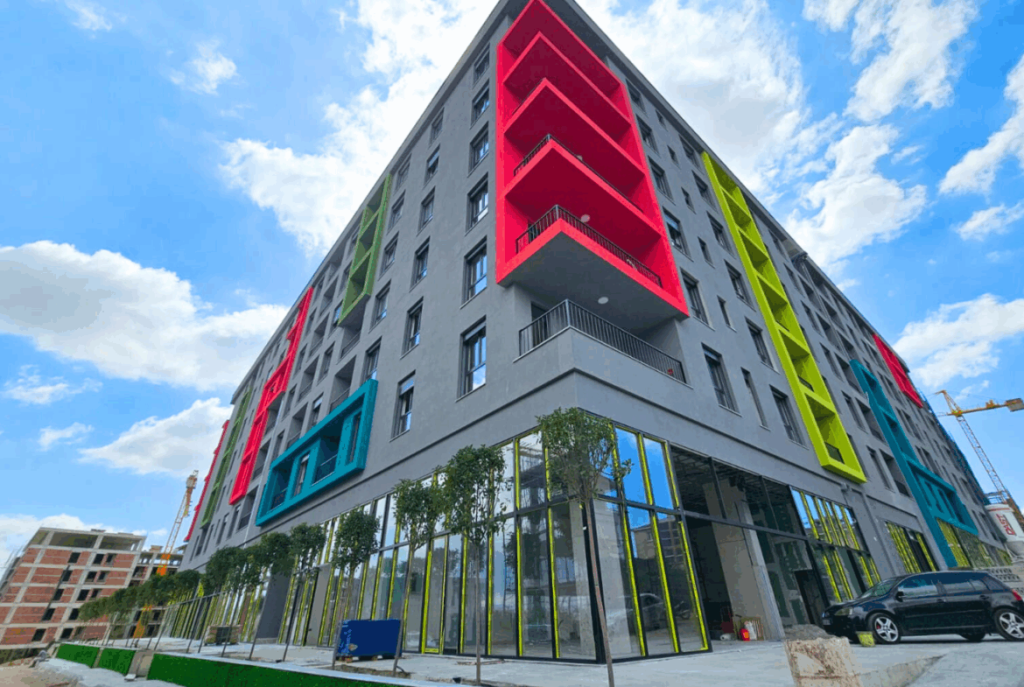 Apartment in the Color Splash Residence, in Paskuqan very close to the big ring!