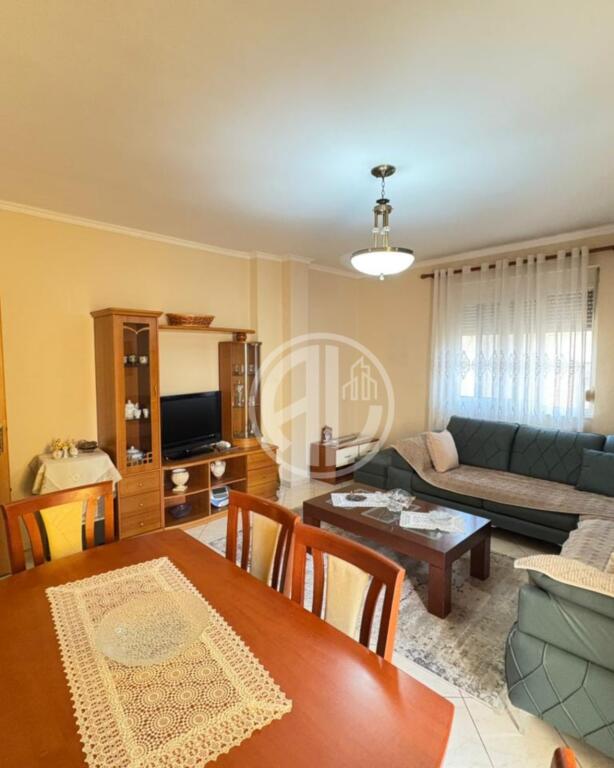 Apartament me Qira