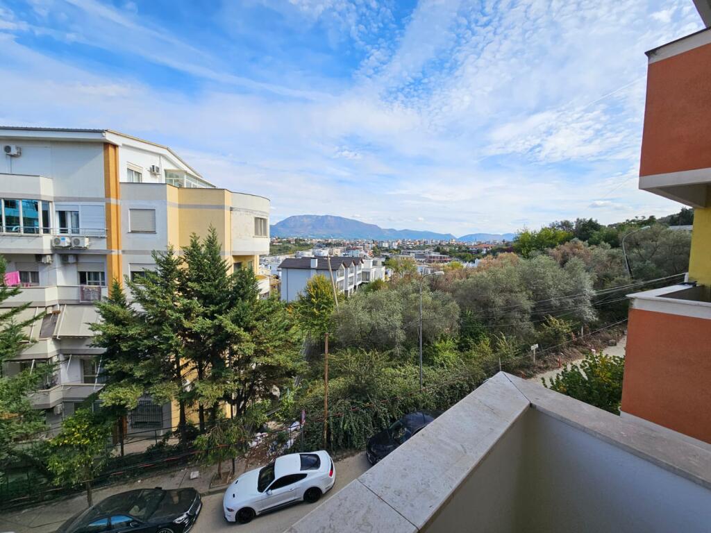 FOR RENT APARTMENT 2+1+2 TOILETS + PARKING SPACE – DRY LAKE