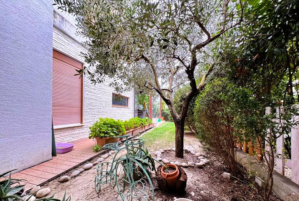 VILLETTE MODERNE NELLA RESIDENZA COLOMBO 2, VICINO A TEG, 3+1+3 E 3 POSTI AUTO!