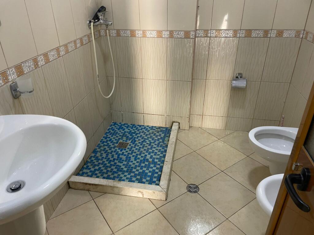 Appartamento 2+1, Ali Dem!