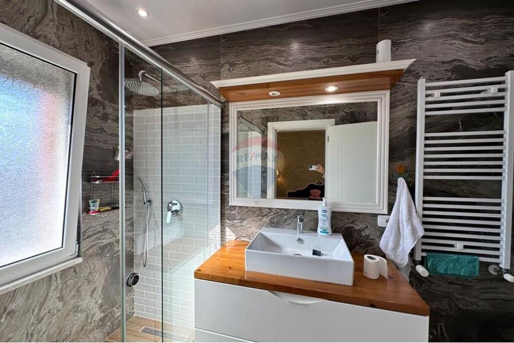Shitet Apartament 2+1+2+PP, Unaze e Re, Tirane