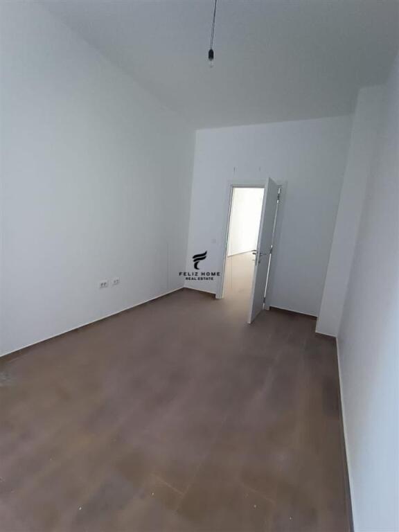 OFFICE FOR RENT 140 M2 PORCELAIN 95,000 LEKE