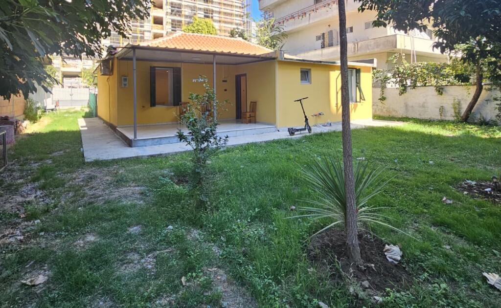 🏡 JEPET ME QIRA SHTËPI PRIVATE 2+1 – FUSHA E AVIACIONIT