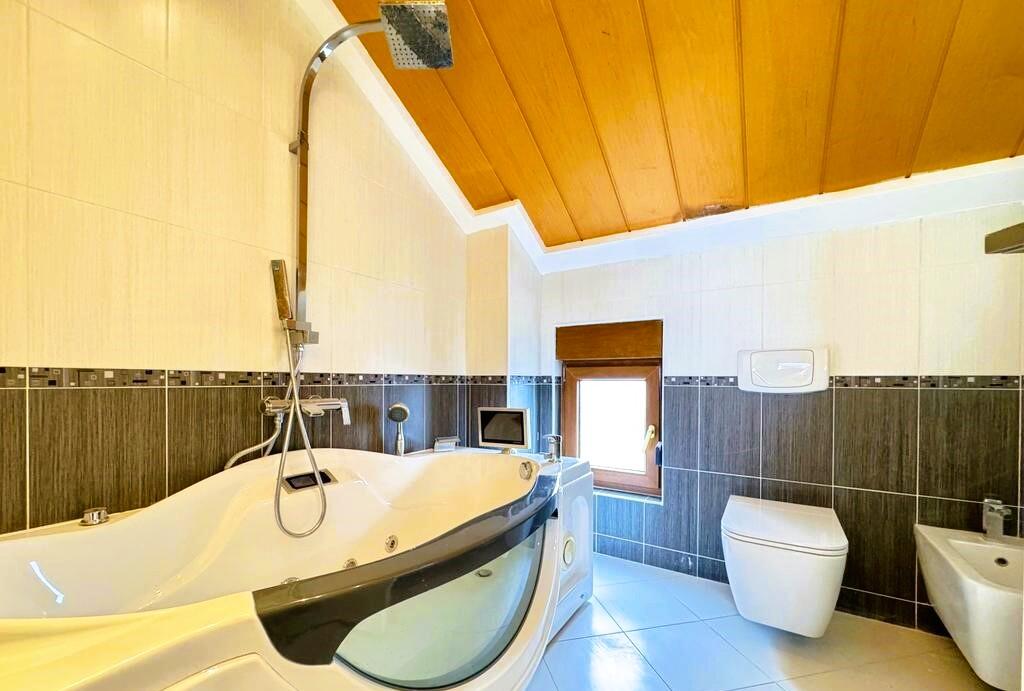 VILLETTE MODERNE NELLA RESIDENZA COLOMBO 2, VICINO A TEG, 3+1+3 E 3 POSTI AUTO!