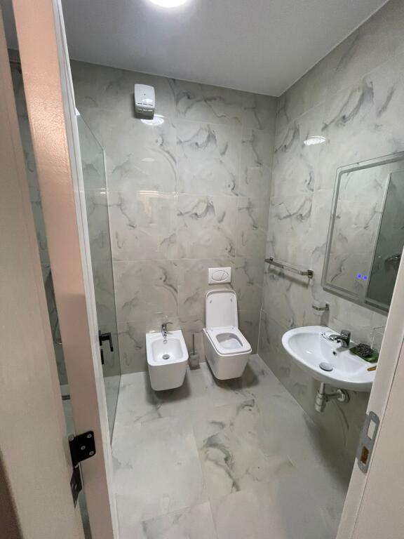 Apartament me qera tek Pazari i Ri