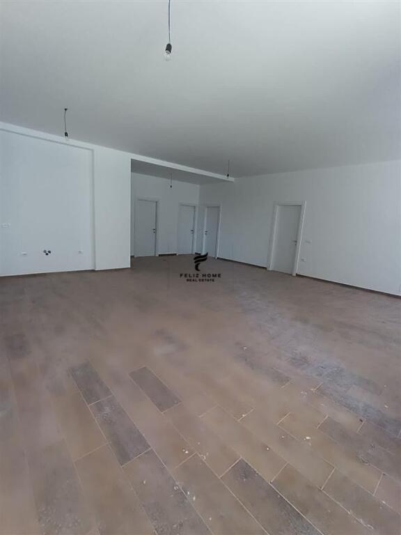 OFFICE FOR RENT 140 M2 PORCELAIN 95,000 LEKE