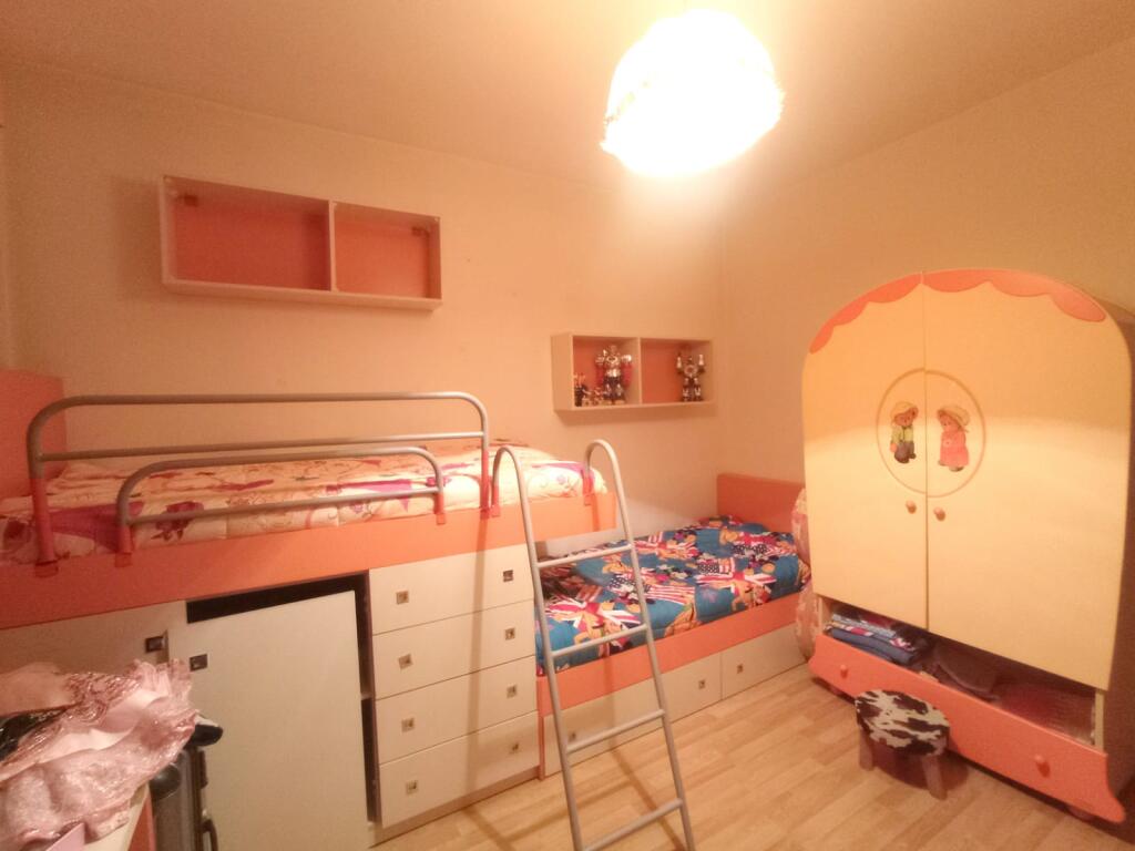 Apartment 4 + 1 + 2 bathrooms + 1 studio. At Zogu i Zi.