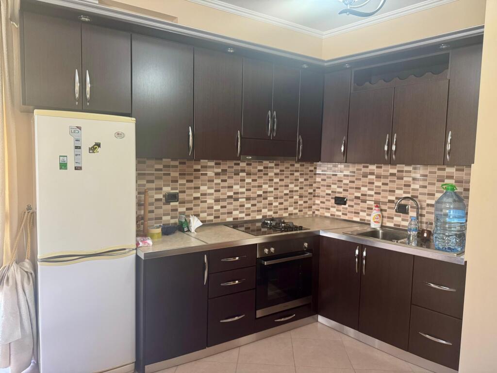 📢 Jepet me Qira Apartament 2+1+2 në Misto Mame – Tiranë  