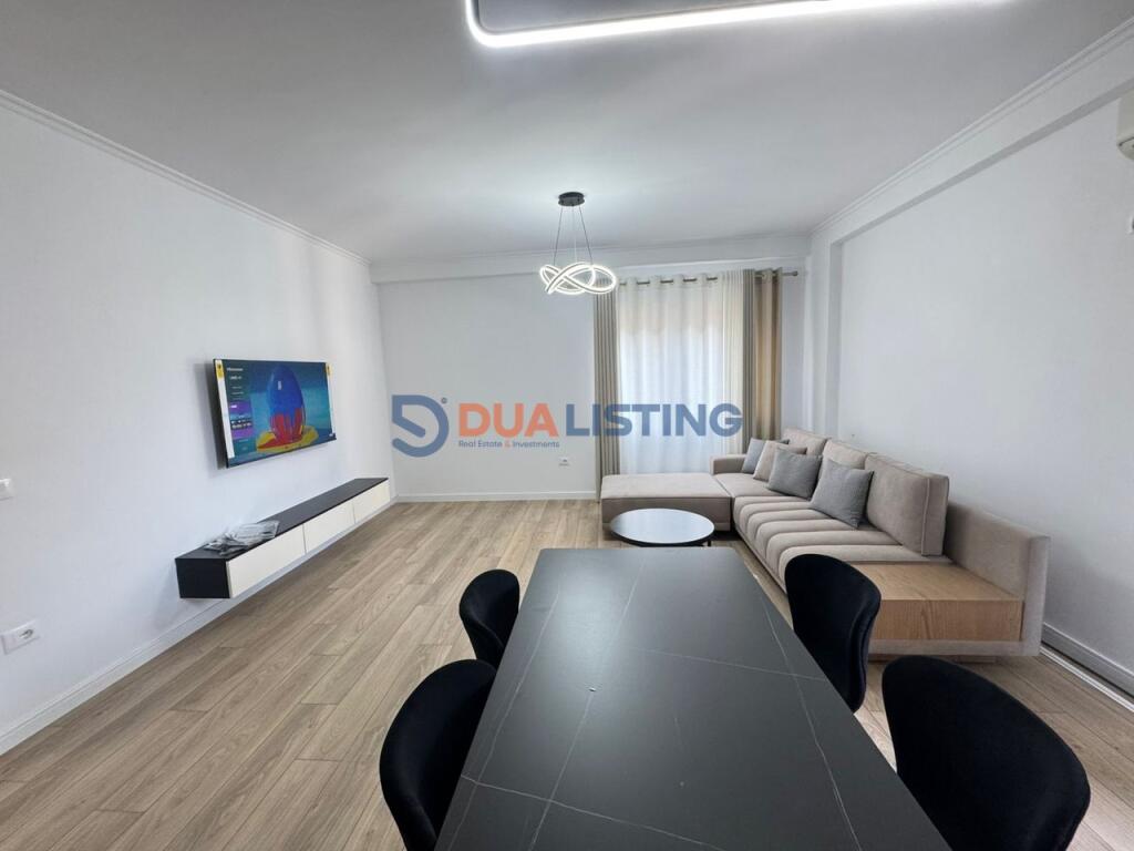 QIRA, APARTAMENT MODERN 2+1 I PA BANUAR ME PARE TEK KODRA E DIELLIT!