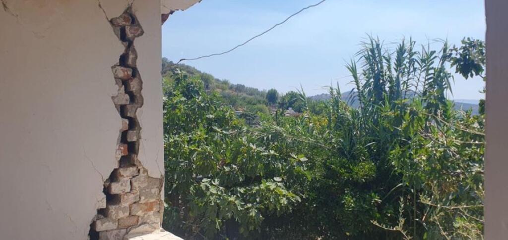 VECCHIA CASA CON TERRENO E TERRA