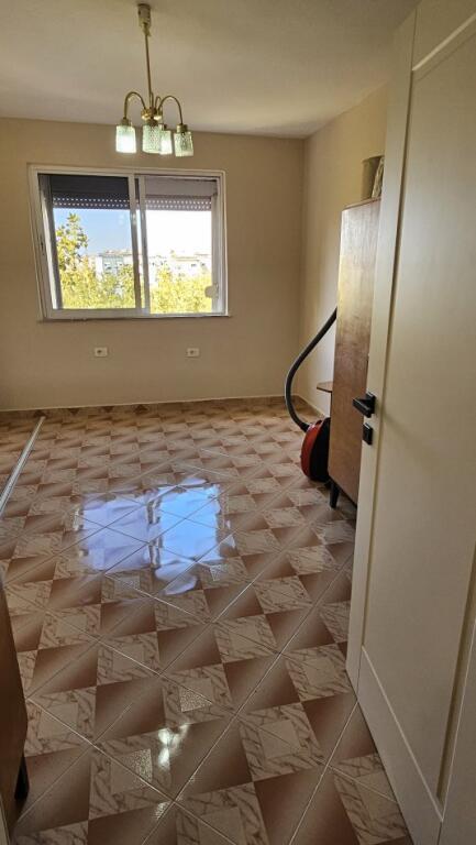 🏡 Apartament 2+1 me Qira – Pranë Maternitetit të Ri, Brryl