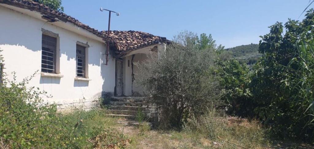 VECCHIA CASA CON TERRENO E TERRA