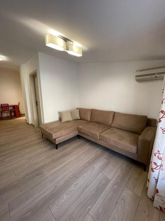 Jepet me qera 1+1 mbikalimi Komunes e mobiluar 499 eu