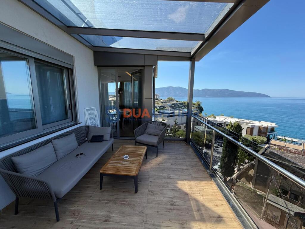 Shitet Apartament 2+1 me Verande dhe Pamje nga Deti tek Marina Bay , Vlore