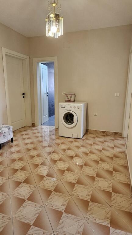 🏡 Apartament 2+1 me Qira – Pranë Maternitetit të Ri, Brryl
