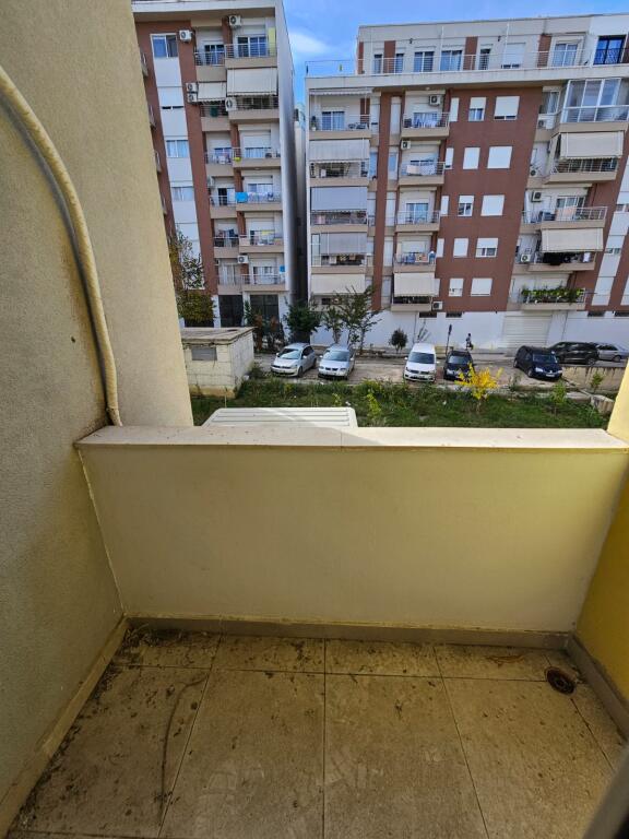FOR RENT APARTMENT 2+1+2 TOILETS + PARKING SPACE – DRY LAKE