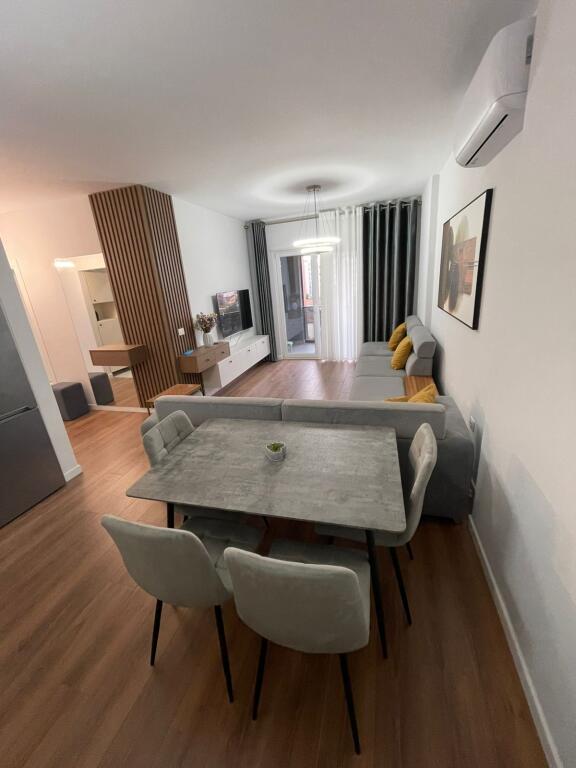 Apartament me qera lux tek Pazari i Ri