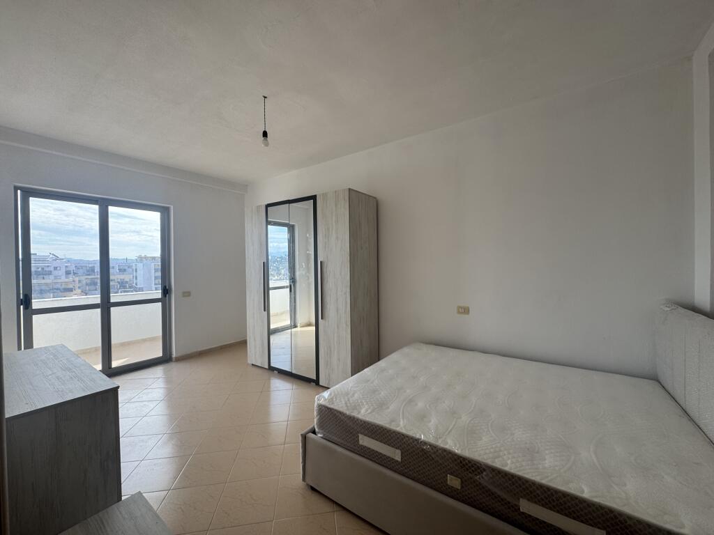 Qera apartament 2+1 Durres, ne Plazh prane Shkolla