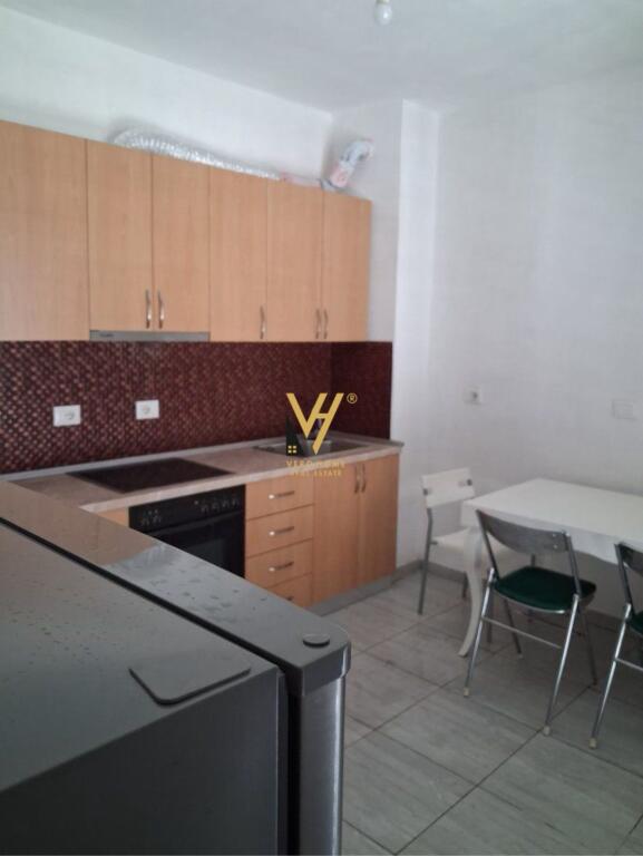 JEPET HYRJE 2+1+2 ME QERA PRANE SHKOLLES SE BASHKUAR 450 EURO