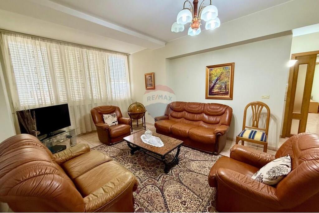 APARTAMENT 2+1 PËR QIRA NE BLLOK !