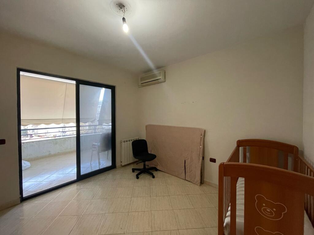 Apartment 4 + 1 + 2 bathrooms + 1 studio. At Zogu i Zi.