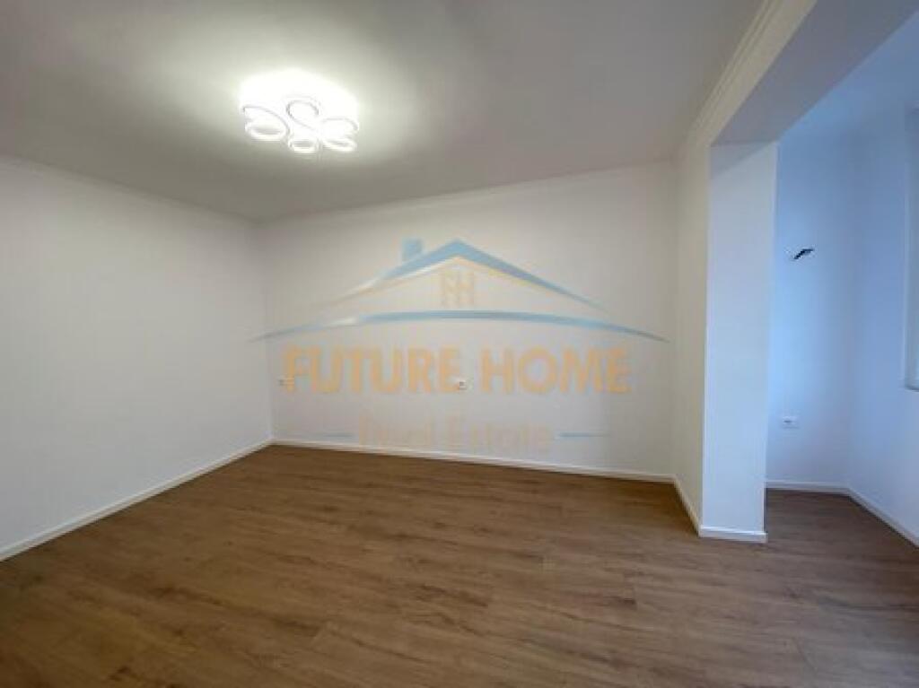 Shitet, Garsoniere, Myslym Shyr