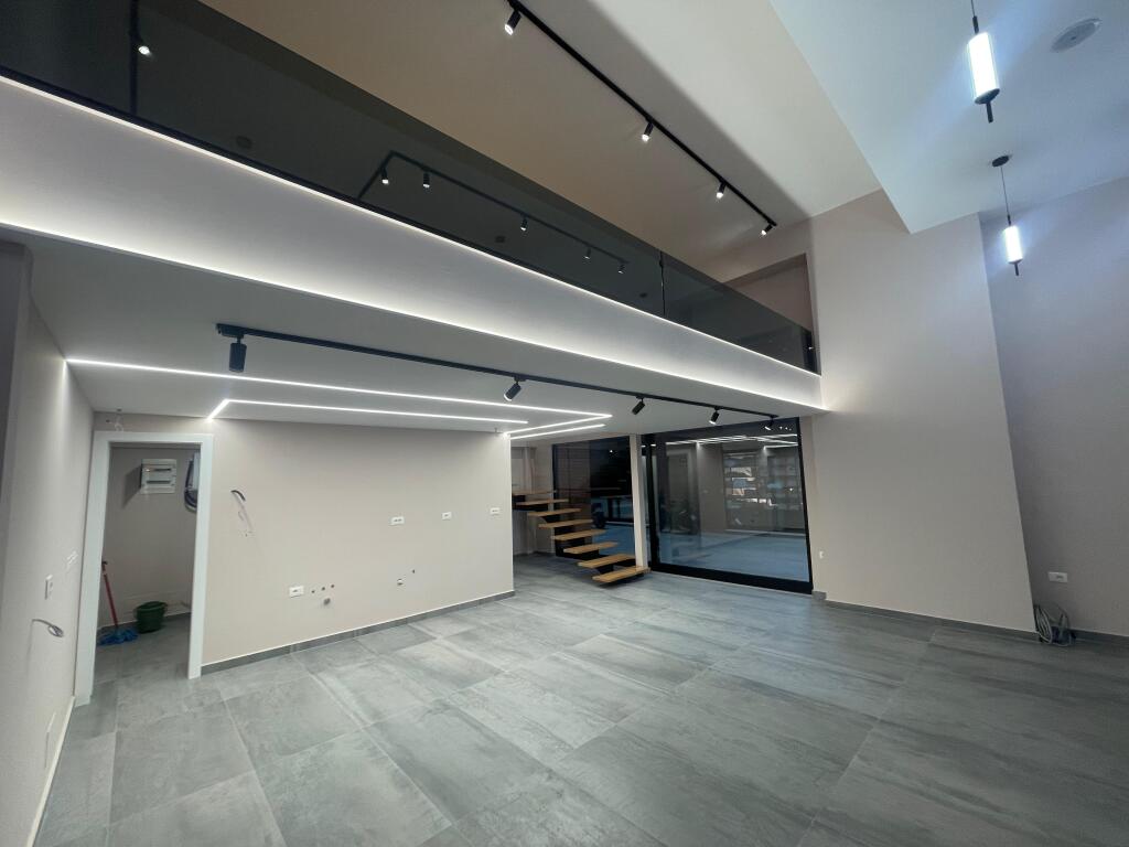 Ambient Komercial tek Kompleksi Golden Park