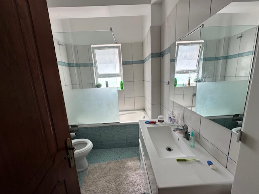 Shitet Apartament 2+1 me pamje nga deti ne Sarande