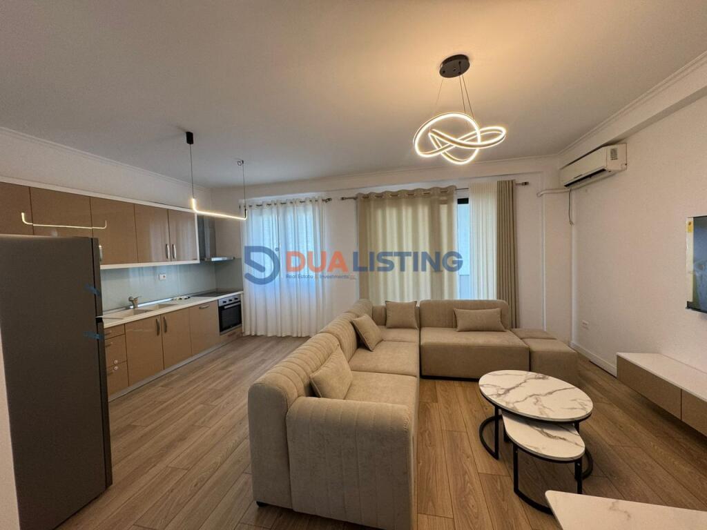 Apartament 2+1 me ballkon dhe mobilim modern për qira në Tiranë
