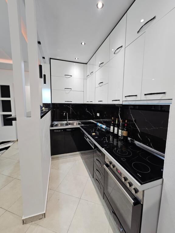 FOR RENT APARTMENT 2+1+2 TOILETS + PARKING SPACE – DRY LAKE