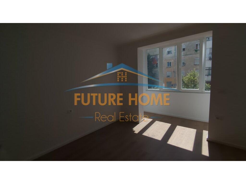 Shitet, Garsoniere, Myslym Shyr