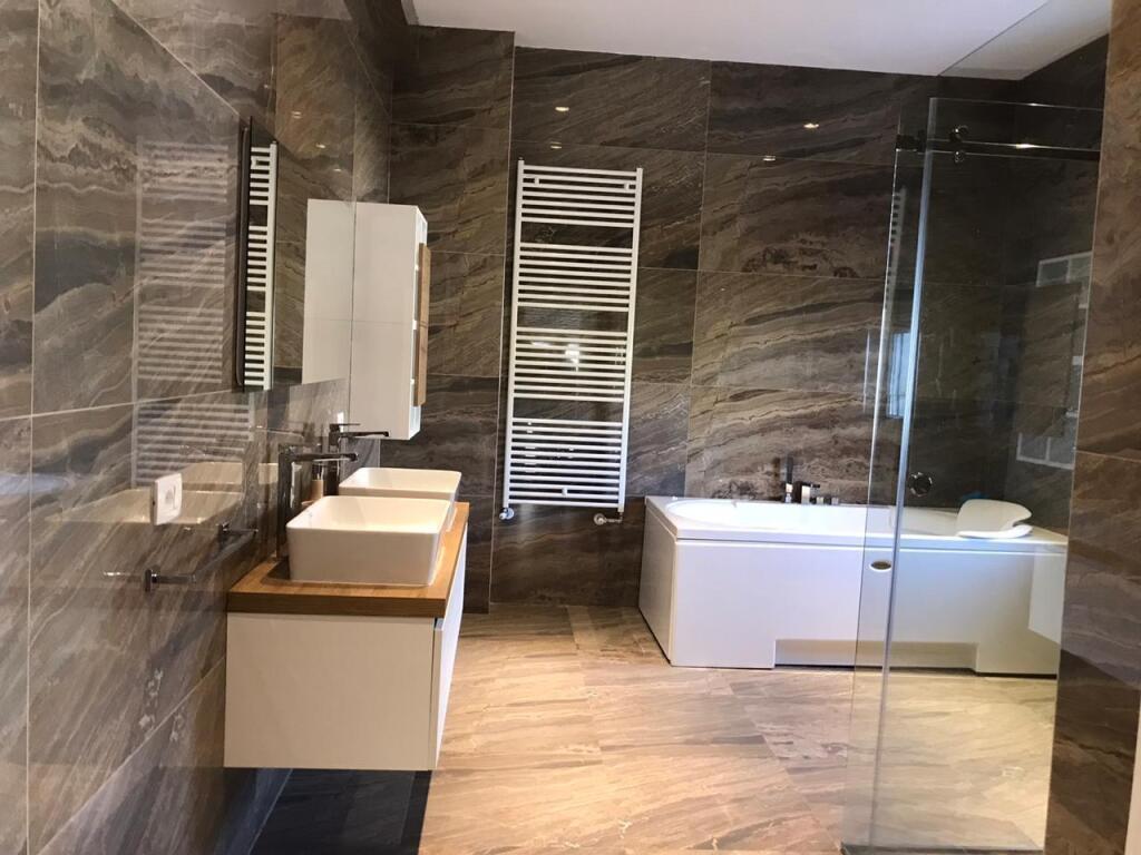 🏡 VILË ME QIRA – Rolling Hills, pranë TEG