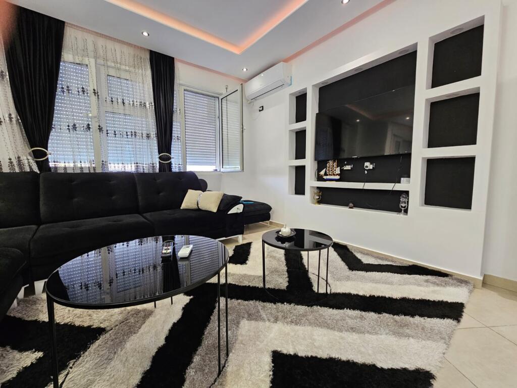 FOR RENT APARTMENT 2+1+2 TOILETS + PARKING SPACE – DRY LAKE