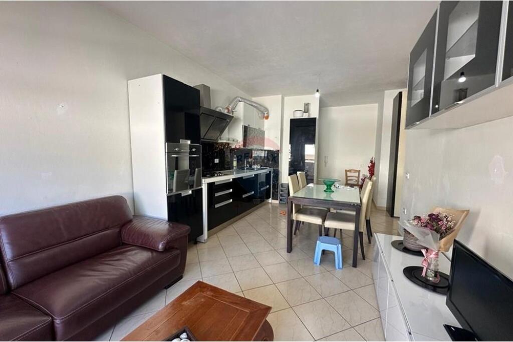 Jepet me qira Apartament 2+1 në Fresk !