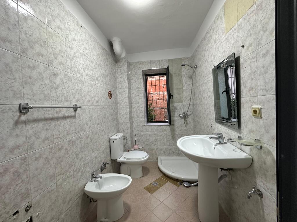 Ufficio in affitto 1+1, 60 m2 in Via Durres -600 EURO!