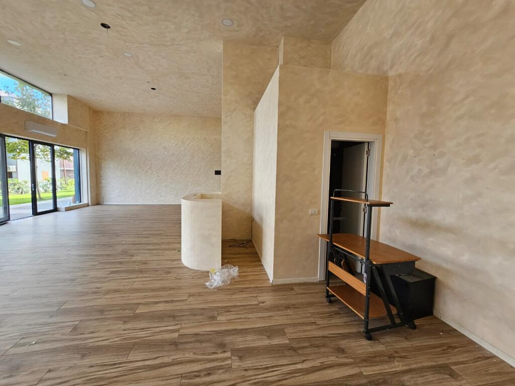 🏢 COMMERCIAL SPACE FOR RENT – RESIDENZA FUTURE HOME, ASTIR