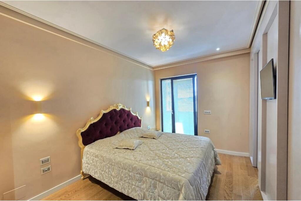 WE SELL APARTMENT IN THE CENTER
