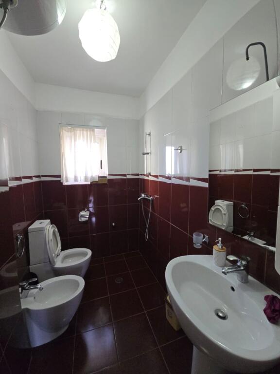 JEPET ME QERA APARTAMENT 2+1 PRANE RAJONIT TE POLICISË DURRES