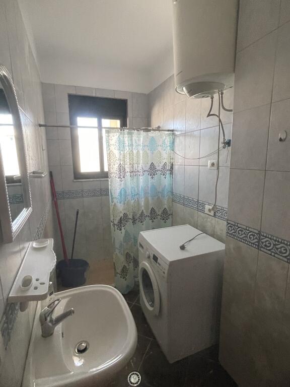 Ofrohet me një çmim të reduktuar vetëm 300€ në muaj (nga 350€)! 🔥Rrota Kuqe ne Durres! 🌅
