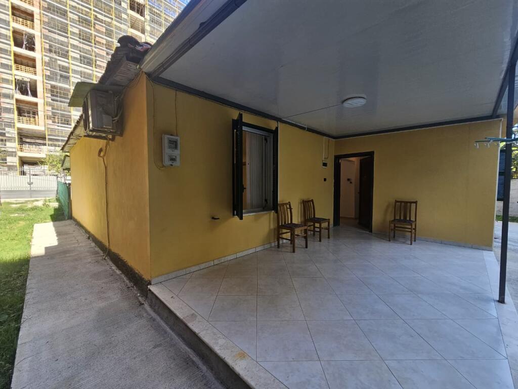 🏡 JEPET ME QIRA SHTËPI PRIVATE 2+1 – FUSHA E AVIACIONIT