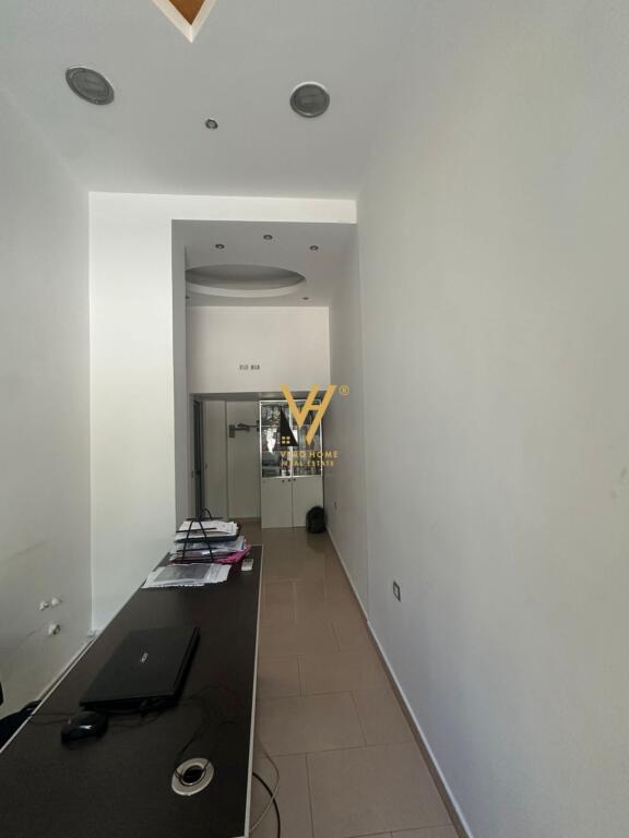 JEPET ZYRE 21 M2 ME QERA TE RRUGA E KAVAJES 400 EURO