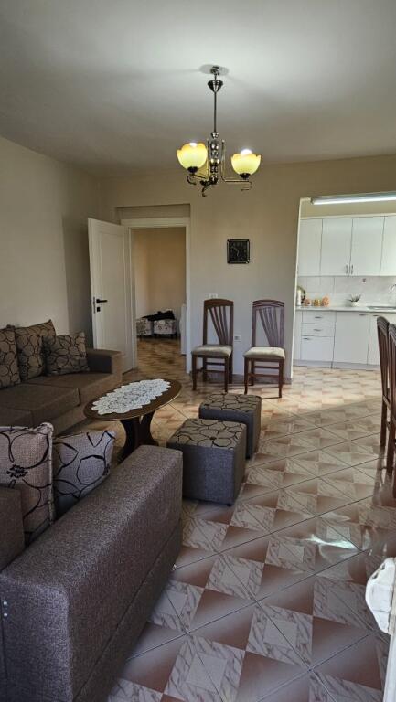 🏡 Apartament 2+1 me Qira – Pranë Maternitetit të Ri, Brryl
