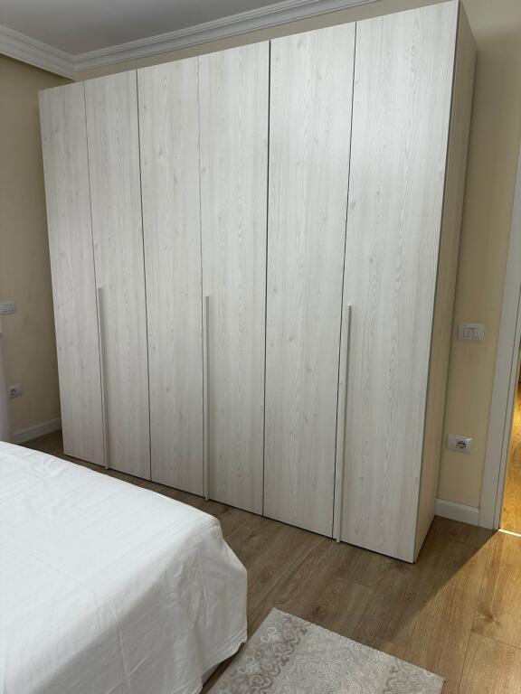 Jepet me qira super apartament 2+1 tek Pazari i Ri