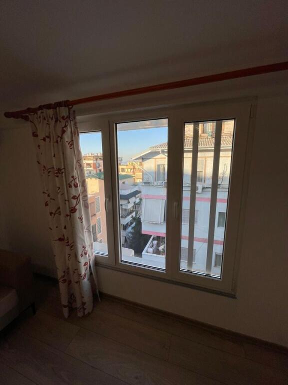 Jepet me qera 1+1 mbikalimi Komunes e mobiluar 499 eu